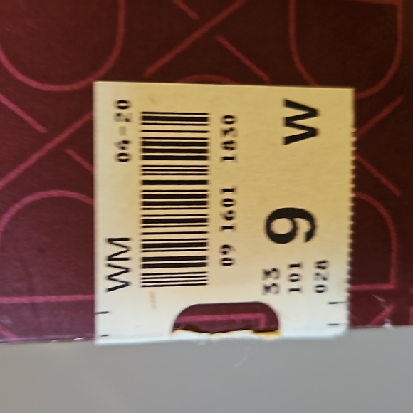 Women's black patent leather, size 9W heels - Picture 7 of 7